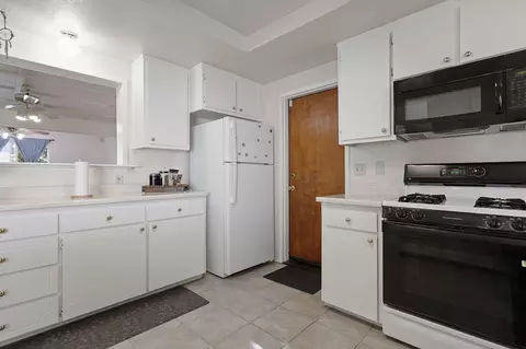 Kitchen - 2872 Harlan Dr, Redding, CA 96003 photo 3 of 4