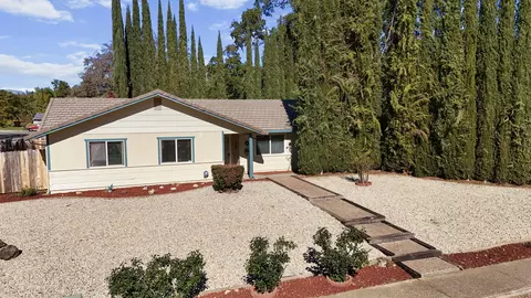 2872 Harlan Dr, Redding, CA 96003