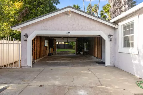 Exterior - 2940 Anita St, Redding, CA 96001 photo 3 of 6