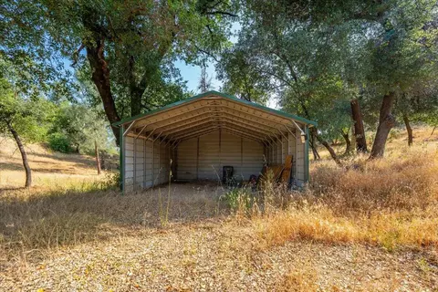 Exterior - 8550 Muletown Rd, Redding, CA 96001 photo 5 of 7
