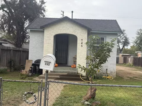 745 Parkview Ave, Redding, CA 96001