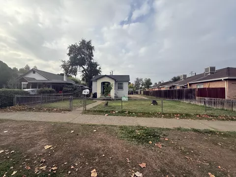 745 Parkview Ave, Redding, CA 96001 photo 2
