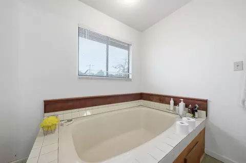 Bath - 1450 Greenback Ln, Redding, CA 96003 photo 2 of 3