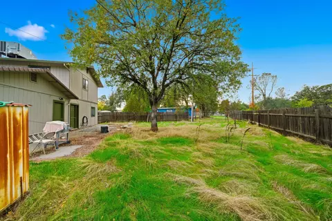Exterior - 1450 Greenback Ln, Redding, CA 96003 photo 5 of 9