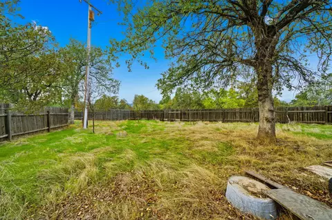 Exterior - 1450 Greenback Ln, Redding, CA 96003 photo 3 of 9