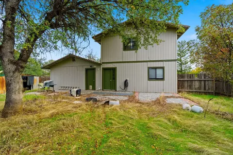 Exterior - 1450 Greenback Ln, Redding, CA 96003 photo 2 of 9