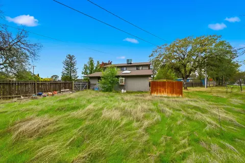 Exterior - 1450 Greenback Ln, Redding, CA 96003 photo 7 of 9