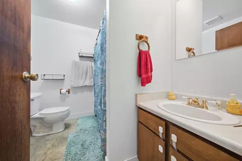 Bath - 1450 Greenback Ln, Redding, CA 96003 photo 3 of 3