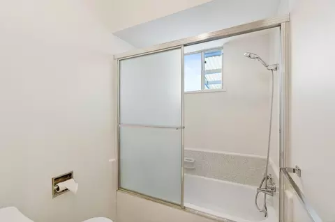 Bath - 8500 Copper Dr, Redding, CA 96001 photo 2 of 4