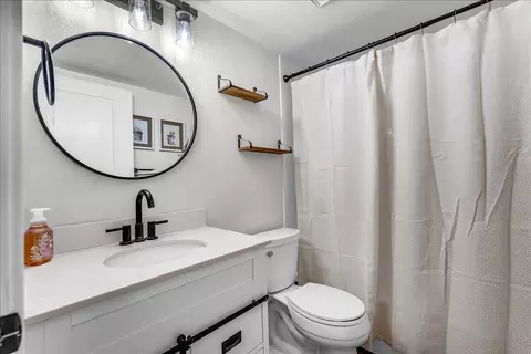 Bath - 3036 Monte Bello Dr, Redding, CA 96001 photo 1 of 3