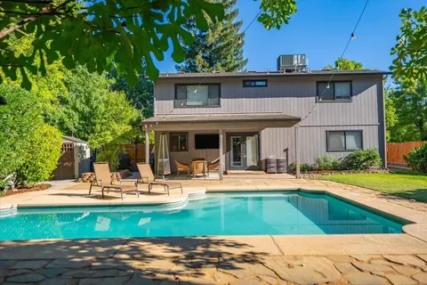 Exterior - 3036 Monte Bello Dr, Redding, CA 96001 photo 15 of 27