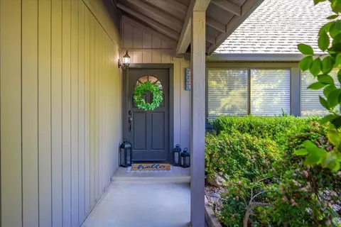 Entry Way - 3036 Monte Bello Dr, Redding, CA 96001 photo 2 of 2