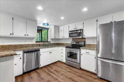 Kitchen - 3036 Monte Bello Dr, Redding, CA 96001 photo 2 of 3