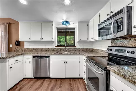 Kitchen - 3036 Monte Bello Dr, Redding, CA 96001 photo 3 of 3