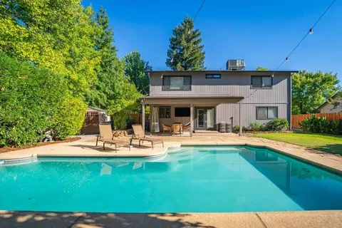 Exterior - 3036 Monte Bello Dr, Redding, CA 96001 photo 16 of 27