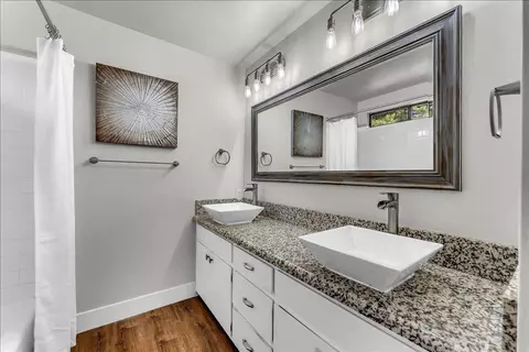 Bath - 3036 Monte Bello Dr, Redding, CA 96001 photo 2 of 3