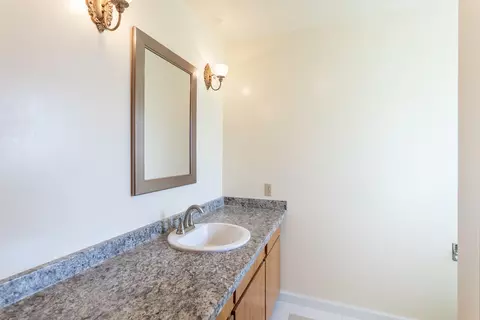 Bath - 8818 Valley View Rd, Redding, CA 96001 photo 2 of 4