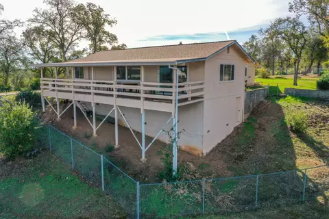 Exterior - 8818 Valley View Rd, Redding, CA 96001 photo 7 of 11