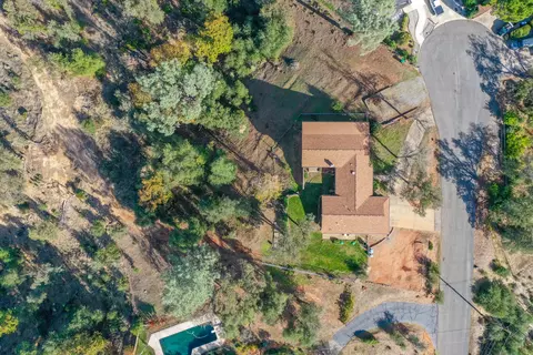 View/Area - 8818 Valley View Rd, Redding, CA 96001 photo 4 of 7