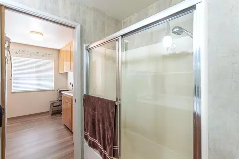 Bath - 8818 Valley View Rd, Redding, CA 96001 photo 4 of 4