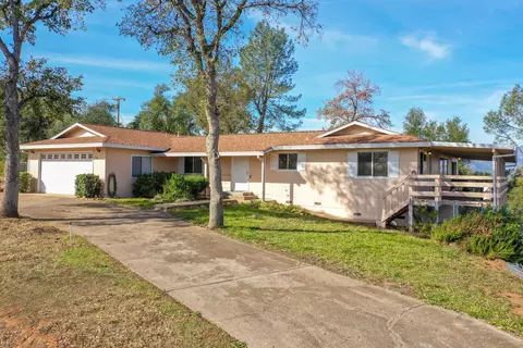 8818 Valley View Rd, Redding, CA 96001