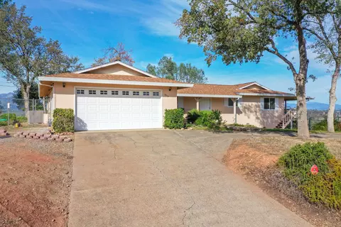 Exterior - 8818 Valley View Rd, Redding, CA 96001 photo 6 of 11