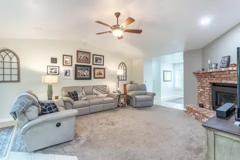 2408 Castlewood Dr, Redding, CA 96002 photo 4