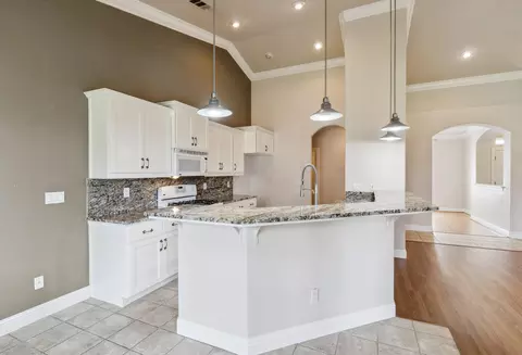 Kitchen - 1496 Oak Mesa Ln, Redding, CA 96003 photo 2 of 4