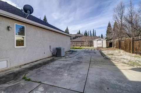 Exterior - 1496 Oak Mesa Ln, Redding, CA 96003 photo 12 of 14