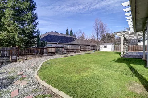 Exterior - 1496 Oak Mesa Ln, Redding, CA 96003 photo 8 of 14