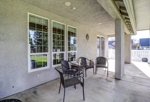 Exterior - 1496 Oak Mesa Ln, Redding, CA 96003 photo 6 of 14