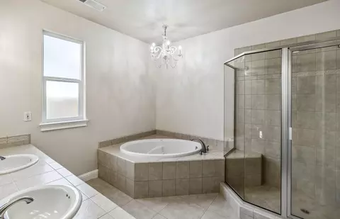 Bath - 1496 Oak Mesa Ln, Redding, CA 96003 photo 1 of 4