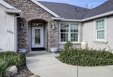 1496 Oak Mesa Ln, Redding, CA 96003