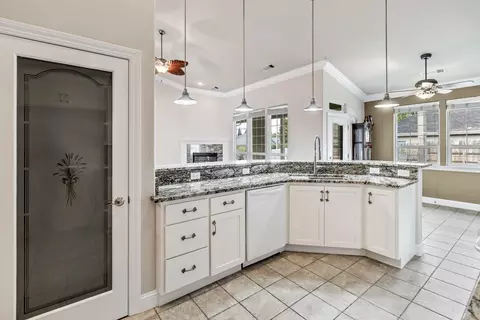 Kitchen - 1496 Oak Mesa Ln, Redding, CA 96003 photo 4 of 4