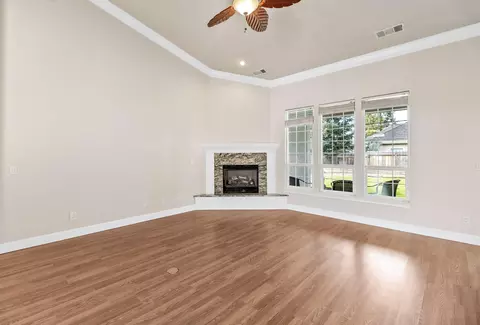 Living - 1496 Oak Mesa Ln, Redding, CA 96003 photo 3 of 6