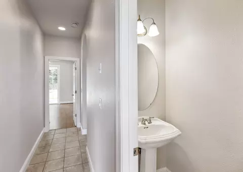 Entry Way - 1496 Oak Mesa Ln, Redding, CA 96003 photo 3 of 3