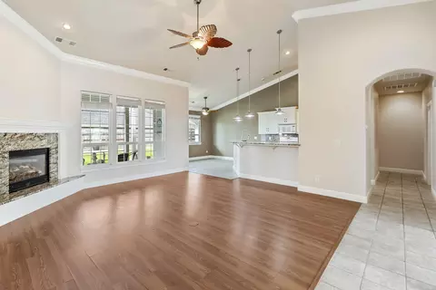 Living - 1496 Oak Mesa Ln, Redding, CA 96003 photo 2 of 6