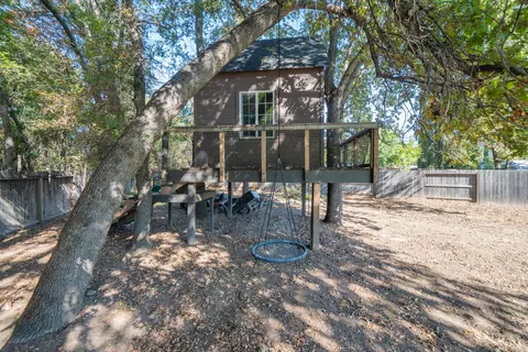 Exterior - 3200 Miramar Way, Redding, CA 96001 photo 16 of 20