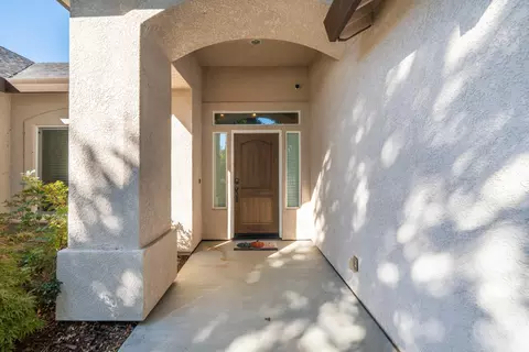 Entry Way - 3200 Miramar Way, Redding, CA 96001 photo 1 of 2