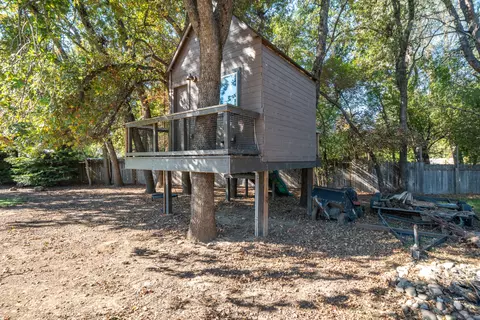 Exterior - 3200 Miramar Way, Redding, CA 96001 photo 17 of 20