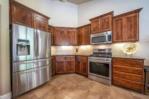 Kitchen - 3200 Miramar Way, Redding, CA 96001 photo 2 of 4