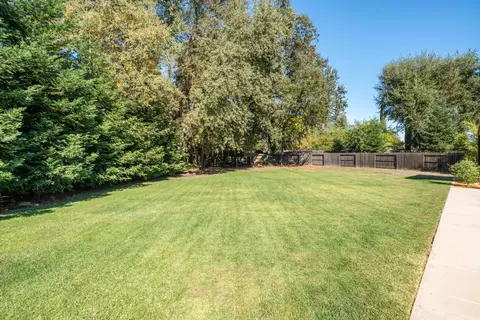 Exterior - 3200 Miramar Way, Redding, CA 96001 photo 13 of 20