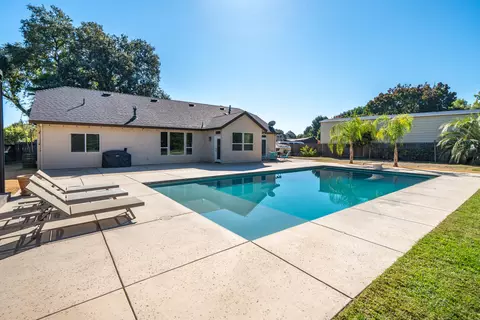 Exterior - 3200 Miramar Way, Redding, CA 96001 photo 11 of 20
