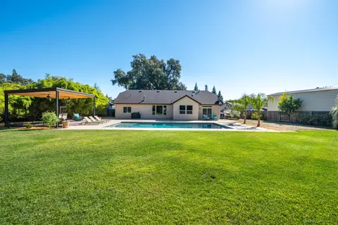 Exterior - 3200 Miramar Way, Redding, CA 96001 photo 14 of 20