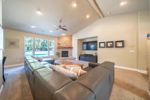 Living - 3200 Miramar Way, Redding, CA 96001 photo 3 of 4