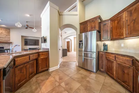 Kitchen - 3200 Miramar Way, Redding, CA 96001 photo 3 of 4