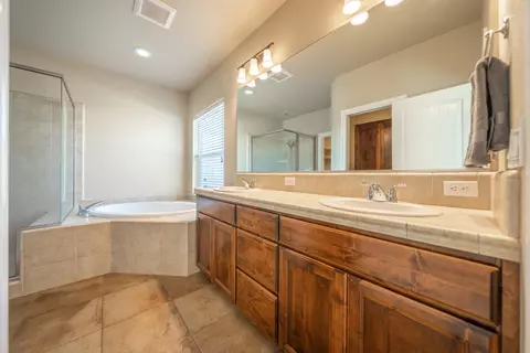 Bath - 3200 Miramar Way, Redding, CA 96001 photo 1 of 3