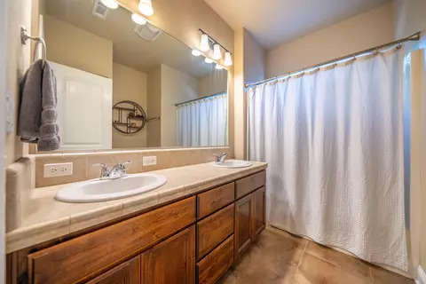 Bath - 3200 Miramar Way, Redding, CA 96001 photo 3 of 3