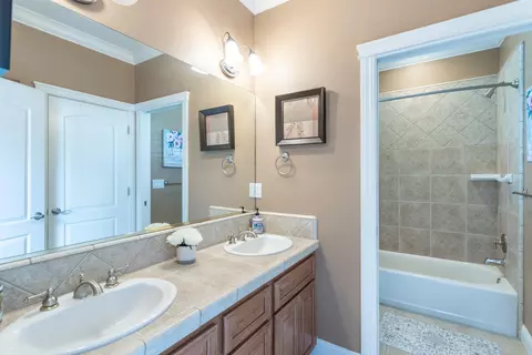 Bath - 4836 St Charles Dr, Redding, CA 96002 photo 5 of 7