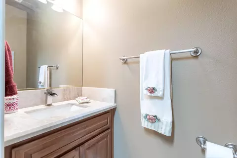 Bath - 4836 St Charles Dr, Redding, CA 96002 photo 6 of 7